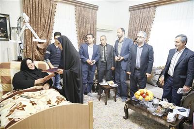 تقدیر از بانوان سرپرست خانوار اداره كل راه و شهرسازی مازندران
