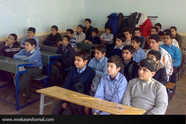 ۳۰۰ هزار معلم تا سال ۱۴۰۰ بازنشسته می شوند