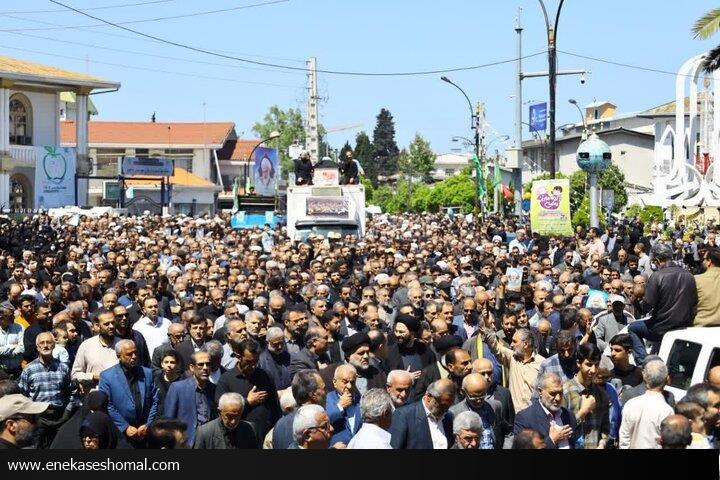 تشیع پیکر آیت الله سلیمانی بر روی دستان مردم