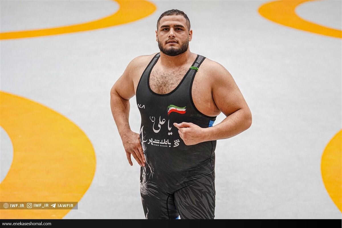 نشان طلای جهان بر گردن دلاور مازندرانی