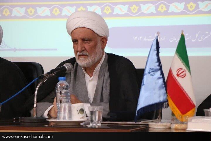 قاتل شهدای عدالت از منافقین خط گرفته بود