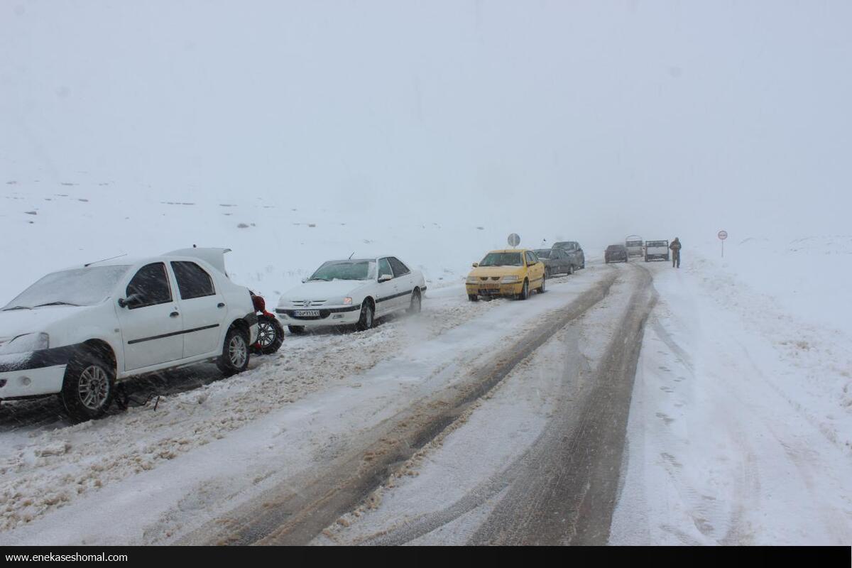 بارش برف و ترافیک سنگین در جاده های شمالی کشور